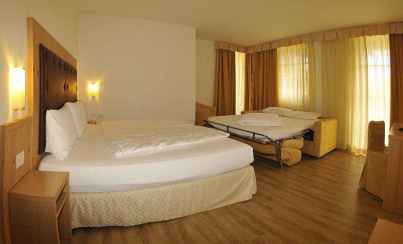 Alpen Hotel Eghel Фолгария Екстериор снимка