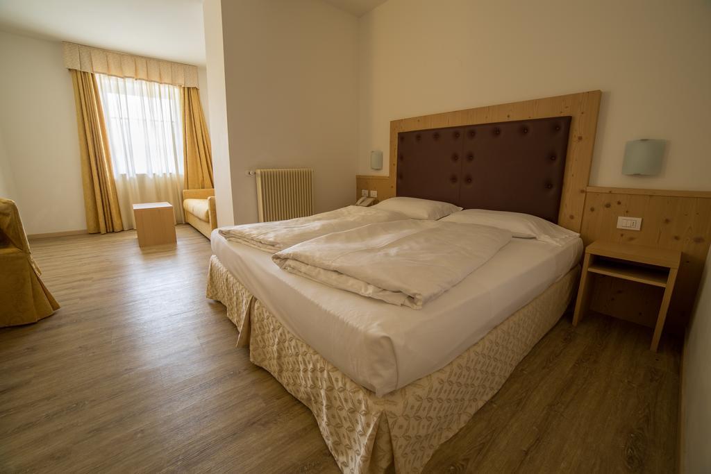 Alpen Hotel Eghel Фолгария Екстериор снимка