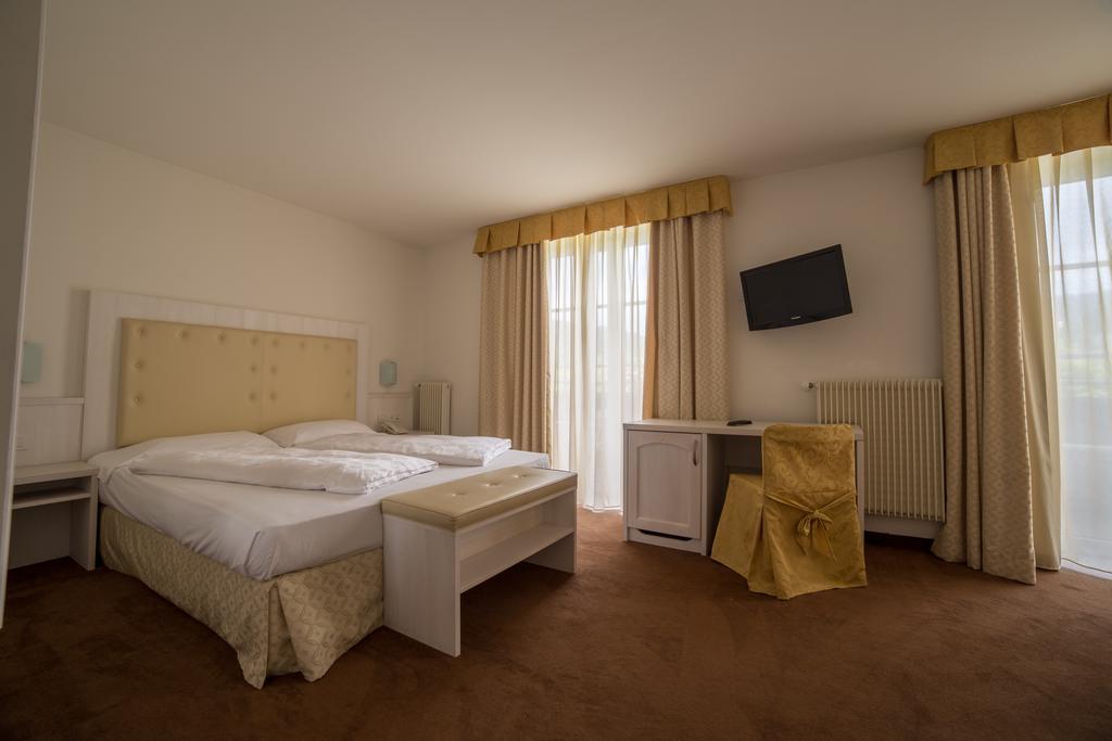 Alpen Hotel Eghel Фолгария Екстериор снимка