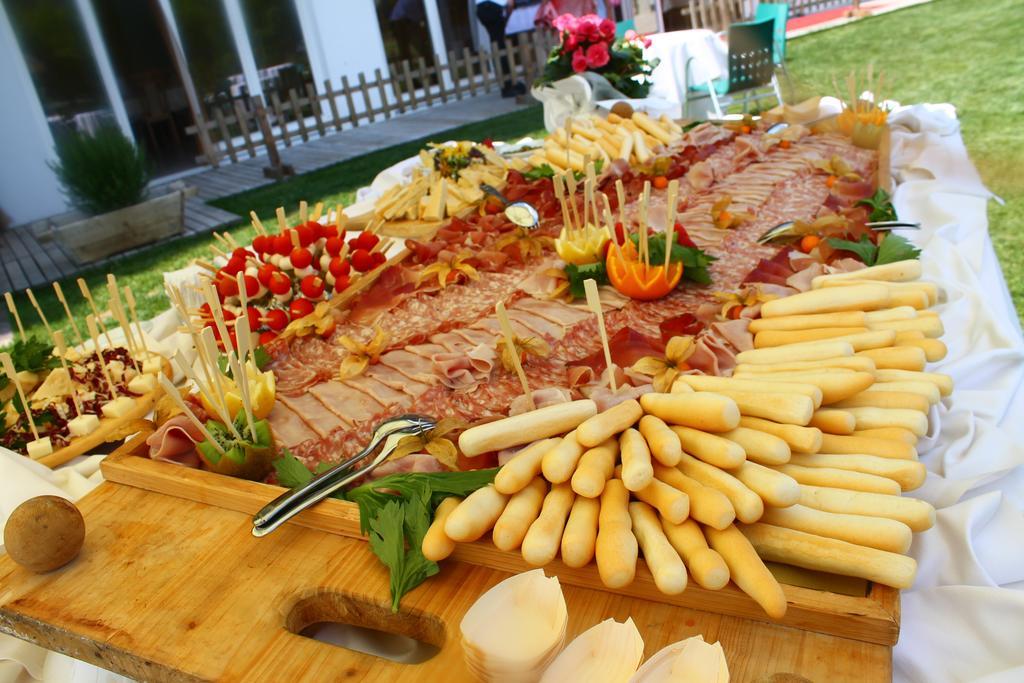 Alpen Hotel Eghel Фолгария Екстериор снимка