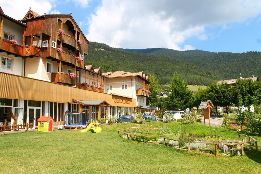 Alpen Hotel Eghel Фолгария Екстериор снимка