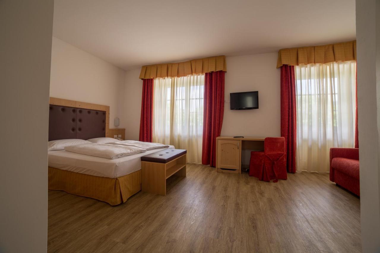 Alpen Hotel Eghel Фолгария Екстериор снимка